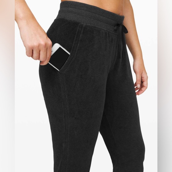 NWOT Women’s Sz 6 (30” Waist) Lululemon Warm Down Joggers Velour Heathers Black - Picture 4 of 13